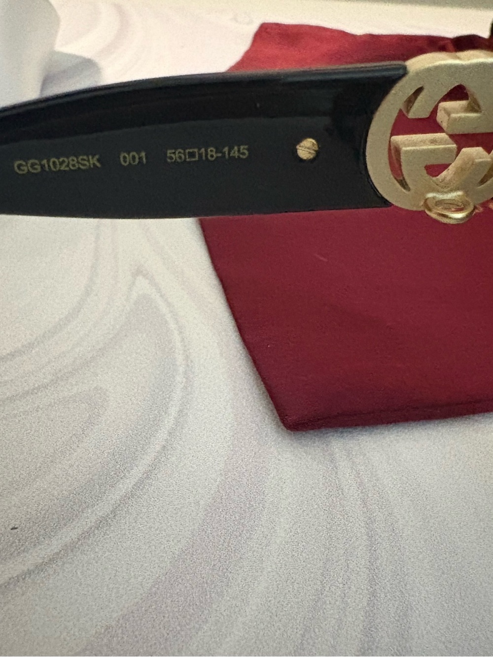 Gucci Black Cat-Eye Sunglasses with Gold Logo - Picture 6 of 9